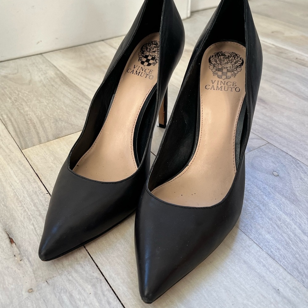 Vince Camuto Heels Black
Like new (used for photoshoots)